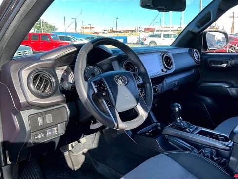 Used 2020 Toyota Tacoma TRD Off-Road image 16
