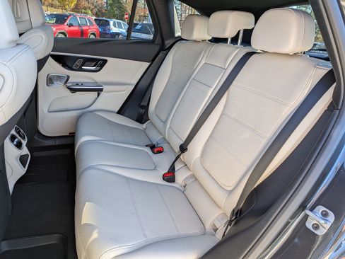 Used 2026 Mercedes-Benz GLC 300 4MATIC image 31