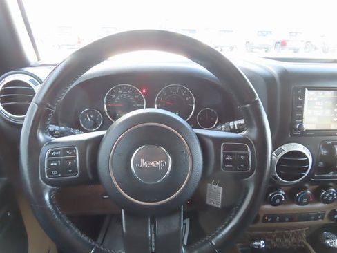 Used 2016 Jeep Wrangler Unlimited Rubicon w/ Dual Top Group image 31