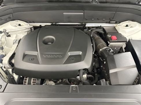 Used 2020 Volvo XC90 T6 Momentum w/ Protection Package image 10
