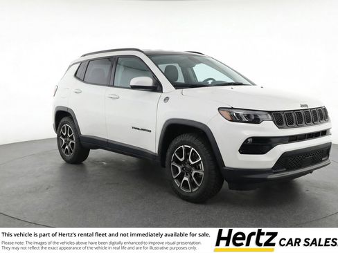 Used 2025 Jeep Compass Trailhawk image 1