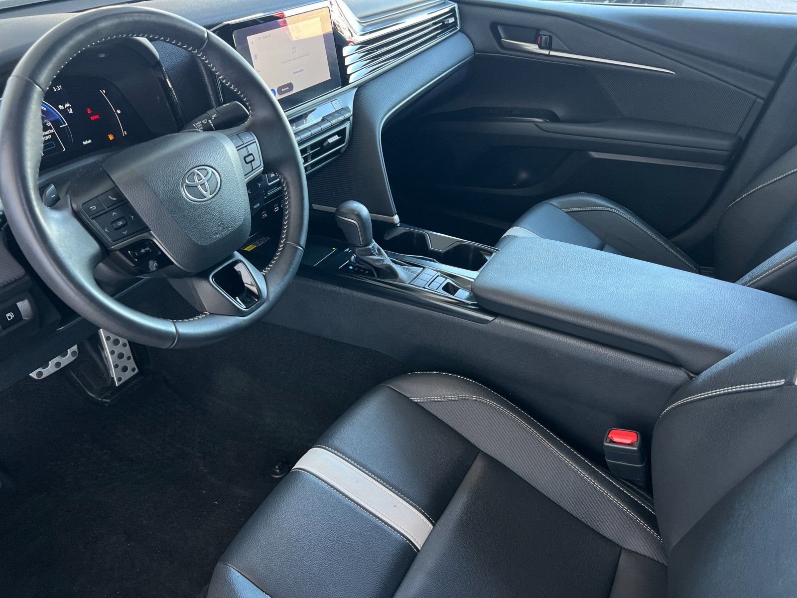 Used 2025 Toyota Camry SE FWD image 10