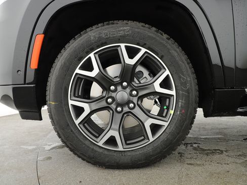 New 2024 Jeep Wagoneer L Series III w/ HD Trailer Tow Package image 4