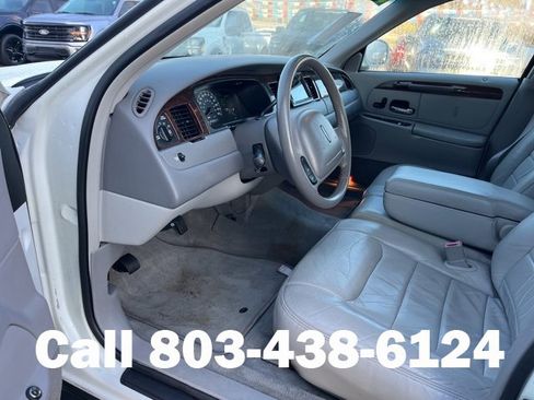 Used 2000 Lincoln Town Car Executive image 6