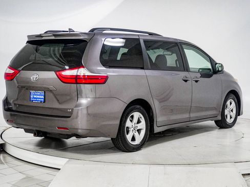 Used 2019 Toyota Sienna LE FWD image 11