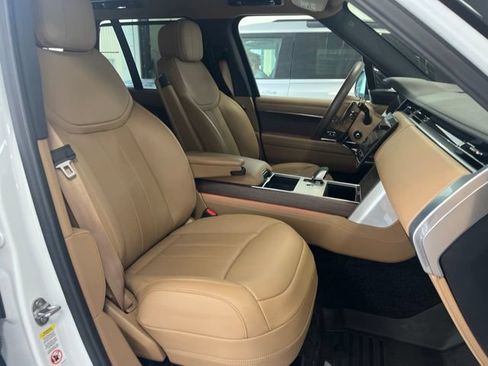 Used 2025 Land Rover Range Rover SE AWD/4WD image 10