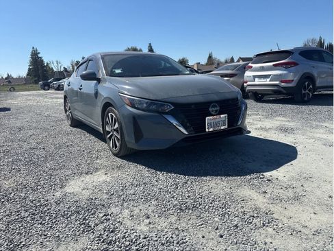 Used 2025 Nissan Sentra SV w/ SV Premium Package image 10