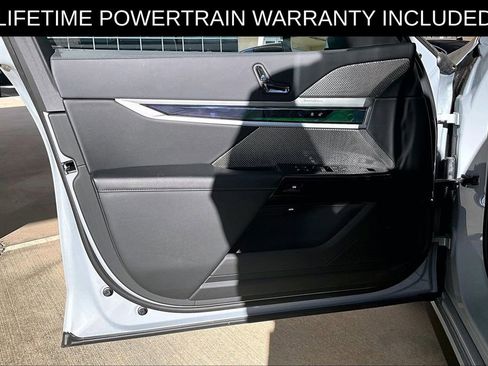 Used 2025 BMW 740i image 23