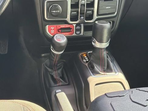 Used 2023 Jeep Gladiator Rubicon w/ Cold Weather Group AWD/4WD image 16