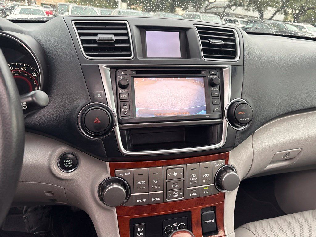 Used 2013 Toyota Highlander Limited FWD image 15