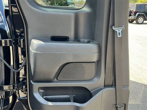 Used 2018 Nissan Titan SV image 25