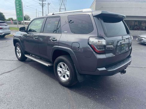 Used 2015 Toyota 4Runner SR5 w/ Four Season Floor Mat Package AWD/4WD image 5