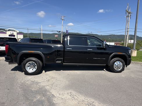 Used 2025 GMC Sierra 3500 Denali Ultimate AWD/4WD image 3