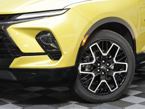 Certified 2024 Chevrolet Blazer RS w/ Driver Confidence II Package image 3