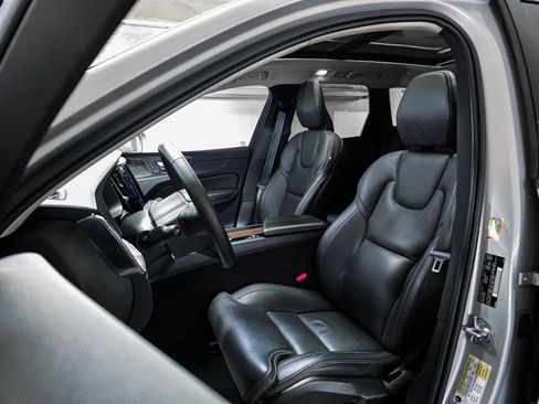 Used 2023 Volvo XC60 B5 Ultimate w/ Climate Package image 20