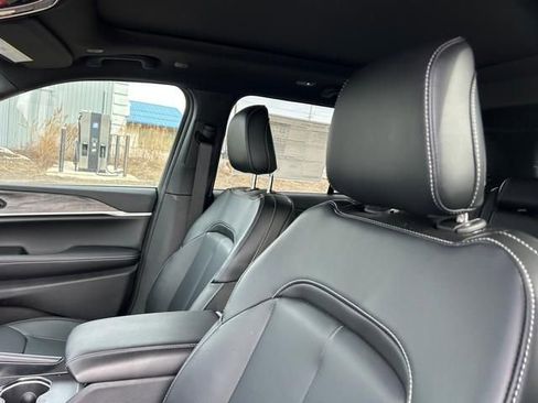 New 2026 Jeep Grand Cherokee Limited w/ Limited Altitude Package AWD/4WD image 12