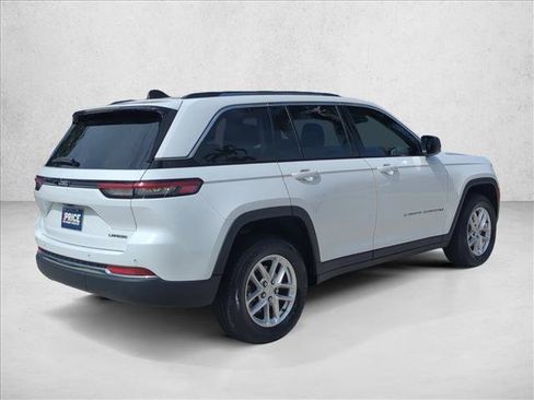 Used 2023 Jeep Grand Cherokee Laredo RWD image 5