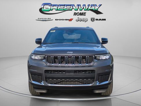 New 2025 Jeep Grand Cherokee L Laredo image 3