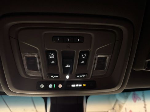 Used 2022 Chevrolet Silverado 1500 LTZ w/ LTZ Premium Package image 17