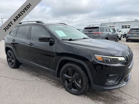 Used 2019 Jeep Cherokee Latitude Plus FWD image 3