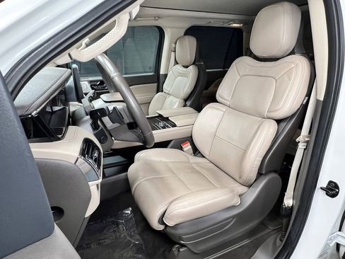 Used 2023 Lincoln Navigator Reserve AWD/4WD image 5