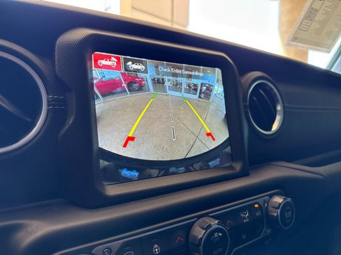 Used 2023 Jeep Wrangler Unlimited Sahara w/ Dual Top Group AWD/4WD image 18
