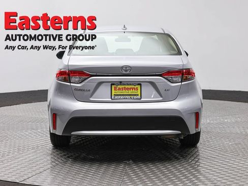 Used 2022 Toyota Corolla LE FWD image 6
