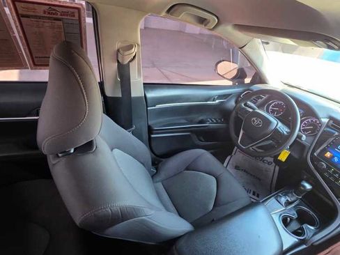 Used 2018 Toyota Camry LE FWD image 16