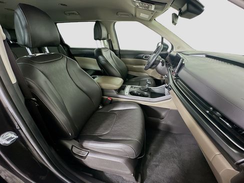 Used 2026 Kia Carnival FWD image 32