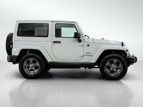 Used 2018 Jeep Wrangler Sahara w/ Connectivity Group AWD/4WD image 6
