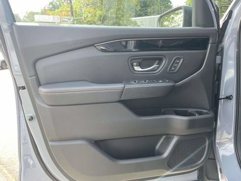 Used 2024 Honda Pilot TrailSport image 20