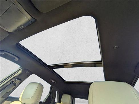 Used 2018 Cadillac XT5 Luxury w/ Driver Awareness Package image 14