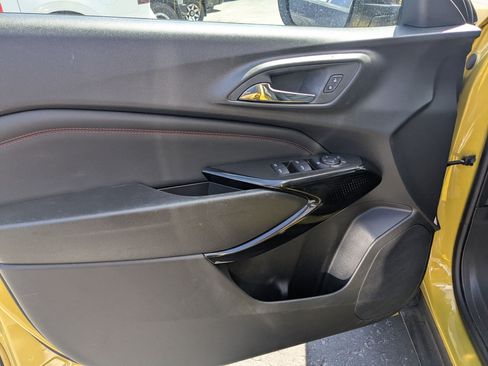 Used 2025 Chevrolet Trax RS w/ Sunroof Package FWD image 16