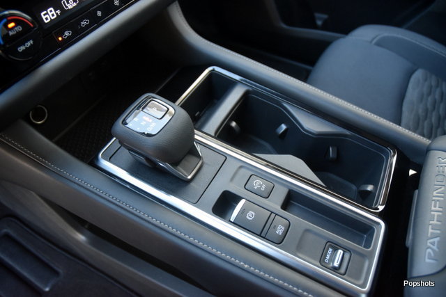 Used 2022 Nissan Pathfinder SV FWD image 8