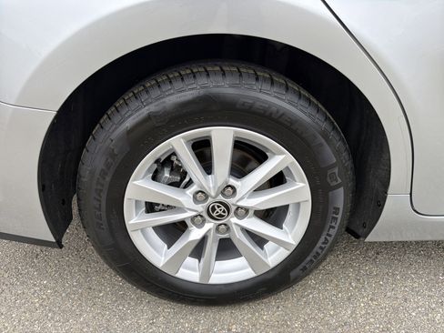 Used 2025 Toyota Camry LE FWD image 17