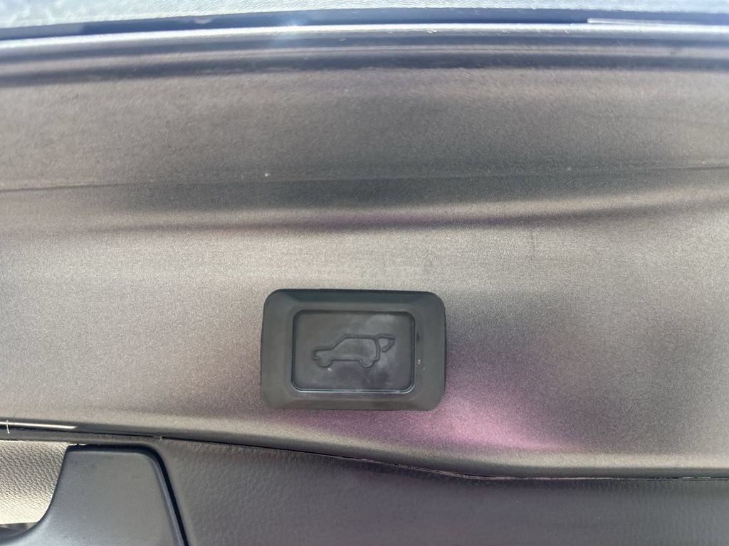 Used 2023 Toyota RAV4 XLE Premium FWD image 31