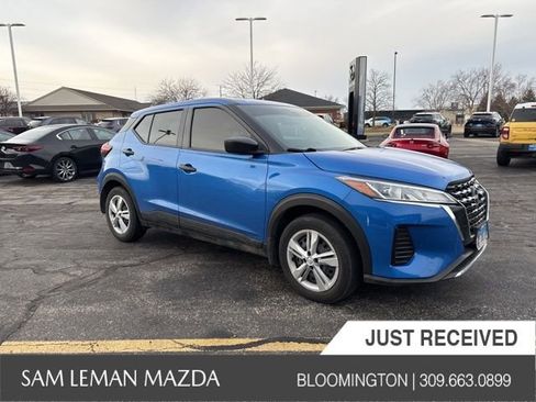 Used 2022 Nissan Kicks S image 1