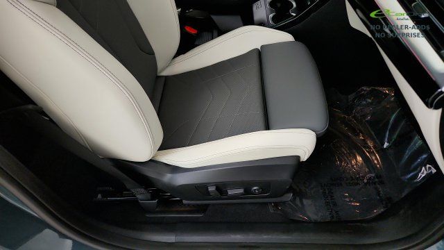 Used 2026 BMW X2 xDrive28i AWD/4WD image 36