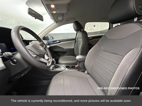 Used 2022 Volkswagen Taos SE image 10
