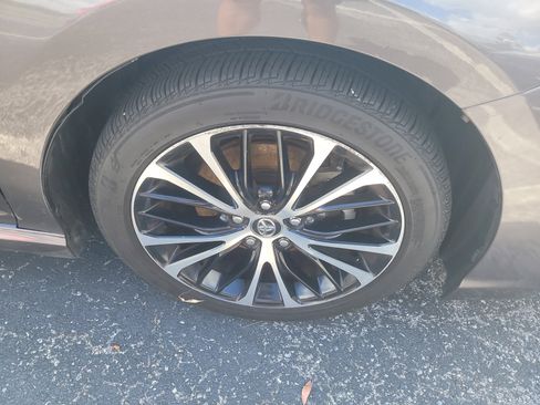 Used 2020 Toyota Camry SE FWD image 9