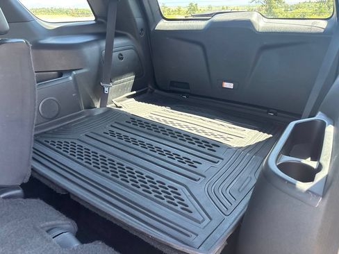 Used 2017 Ford Explorer XLT w/ Equipment Group 202A FWD image 16
