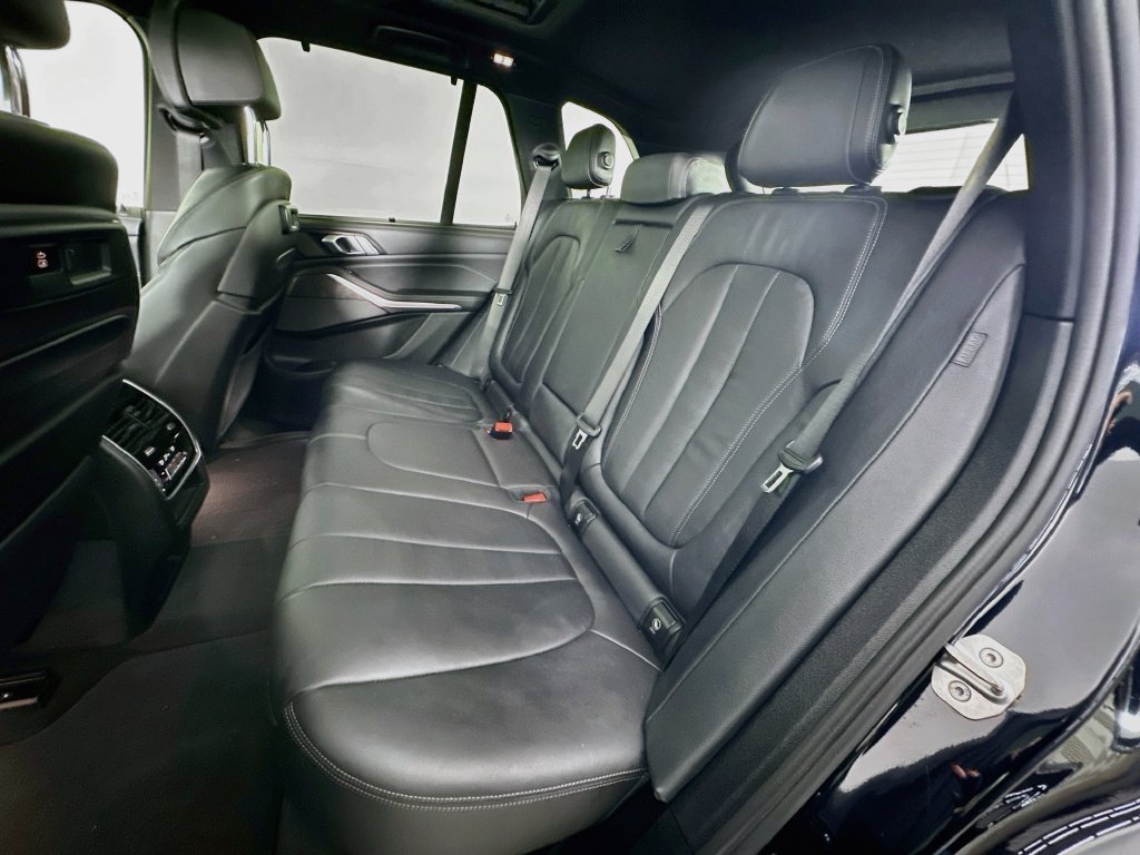 Used 2021 BMW X5 xDrive40i w/ M Sport Package AWD/4WD image 26