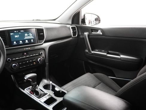 Used 2022 Kia Sportage LX w/ LX FWD Value Edition Package image 17