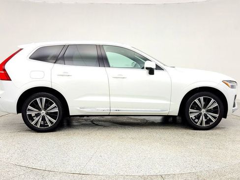 Used 2022 Volvo XC60 B5 Inscription w/ Climate Package image 4