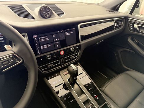 New 2026 Porsche Macan image 18
