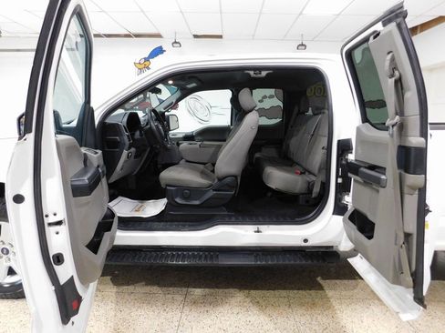 Used 2018 Ford F150 XLT w/ Heavy-Duty Payload Package image 28