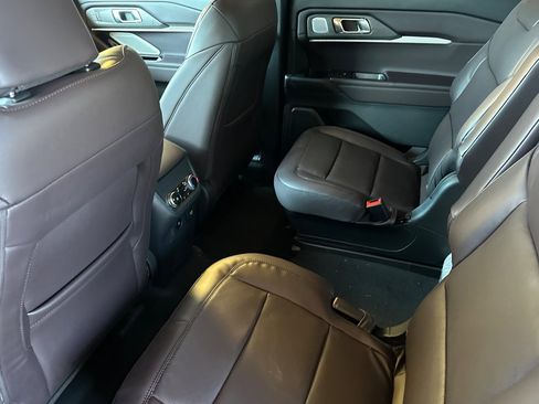 New 2026 Ford Explorer Platinum image 11