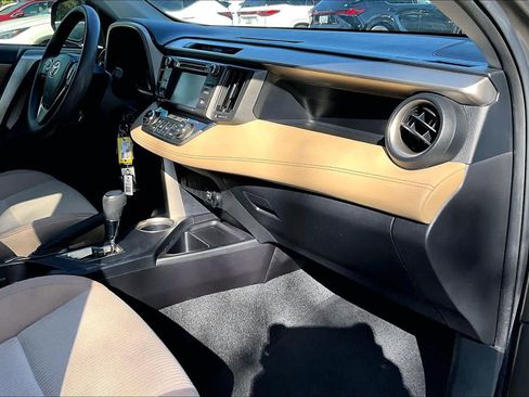 Used 2015 Toyota RAV4 XLE image 18