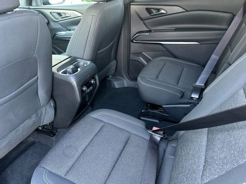 Used 2024 Chevrolet Traverse LT image 11