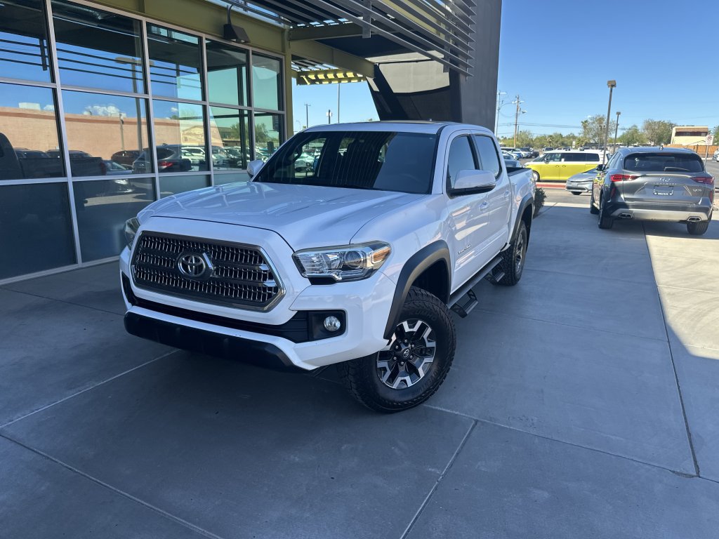 Used 2016 Toyota Tacoma TRD Off-Road w/ Premium & Technology Package AWD/4WD image 2